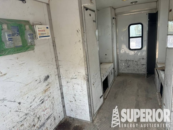 (x)-2013-continental-t/a-bp-crewhouse-trailer,-vi...-image-3