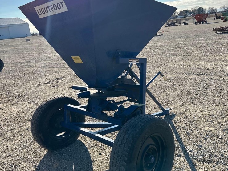 2675---lightfoot-fertilizer-spreader-image-3