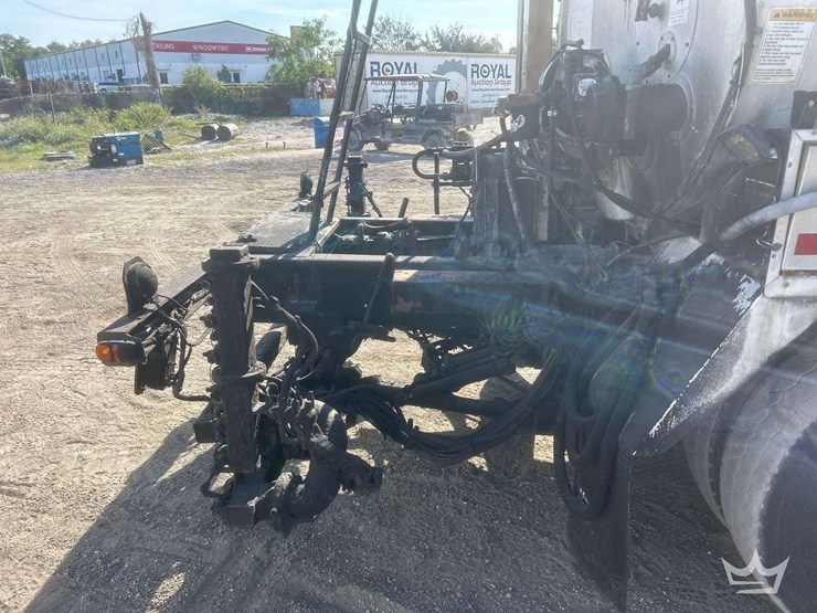 2011-ford-f750-image-27