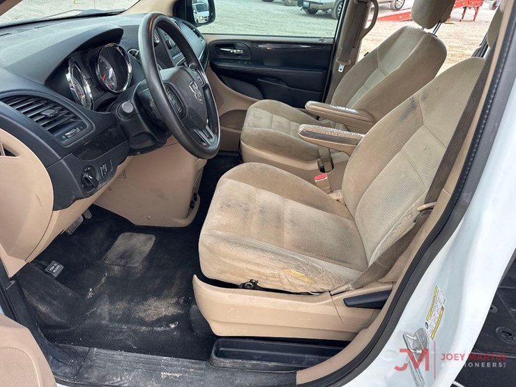 2015-dodge-grand-caravan-image-17