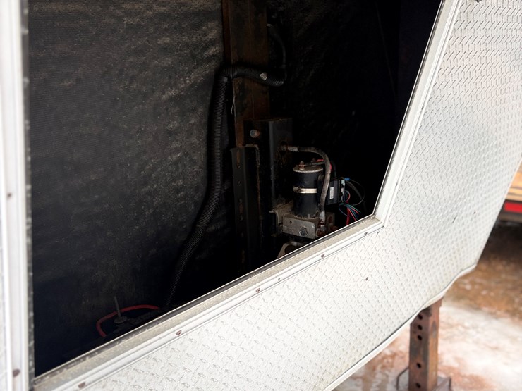 #355-•-2018-vintage-enclosed-trailer-(has-mn-title)-(clintonville,-wi)-image-12