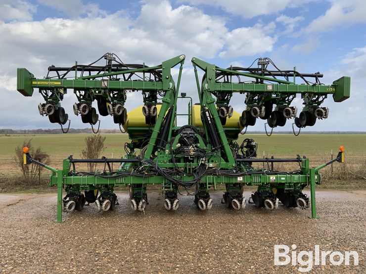 2015-john-deere-1725-image-2