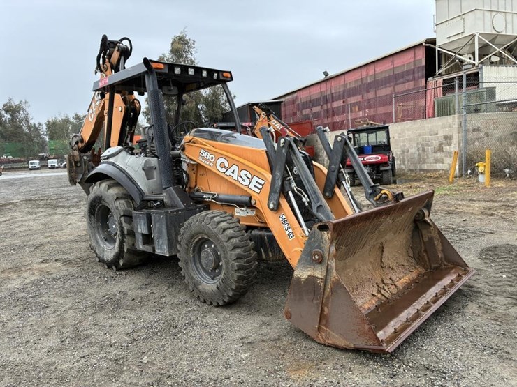2019-case-580sn-image-2