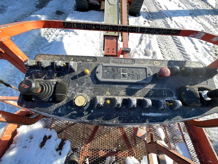 2002-jlg-600s-image-26