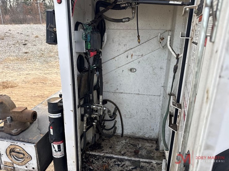 2016-ford-f550-xl-image-23