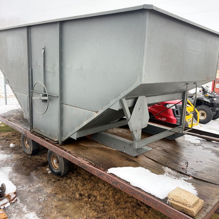 #374 • Trailer & Gravity Box (No Title) (Clintonville, WI)