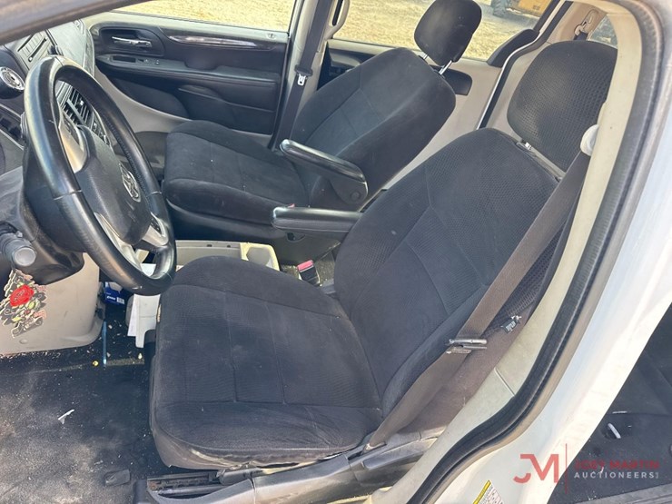 2014-dodge-grand-caravan-image-21