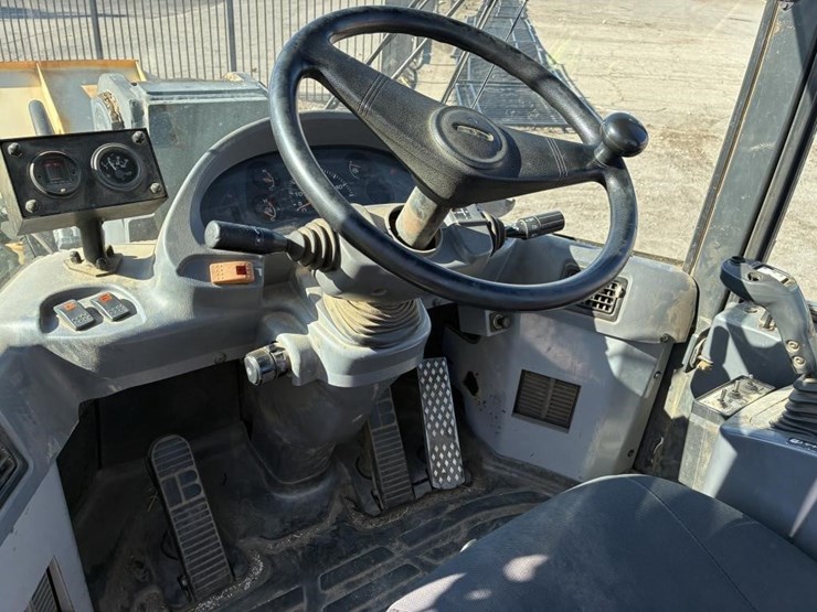 2008-komatsu-wheel-loader-image-23