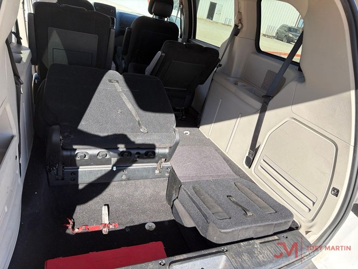 2016-dodge-grand-caravan-image-14