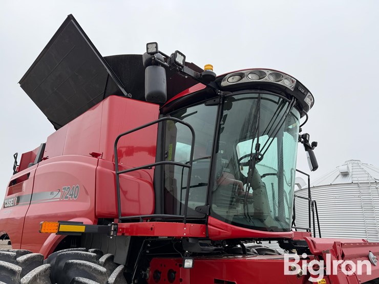 2018-case-ih-7240-image-14