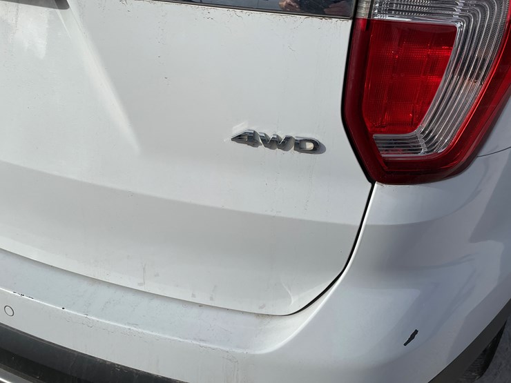 2017-ford-explorer-image-42