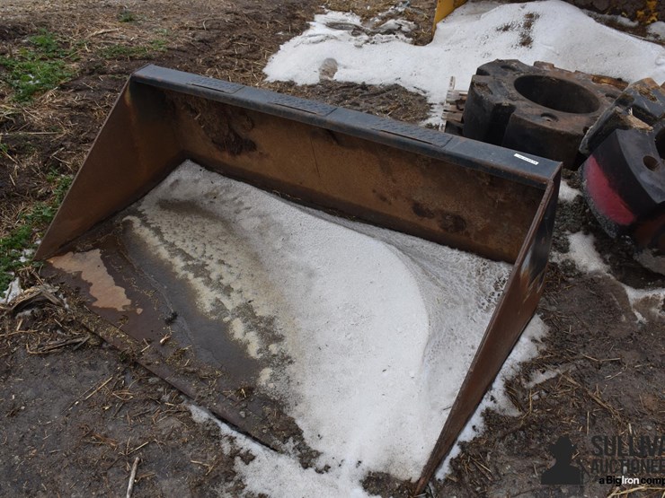 skid-steer-bucket-image-1