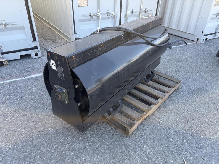 giyi-skid-steer-roller-66"-image-2