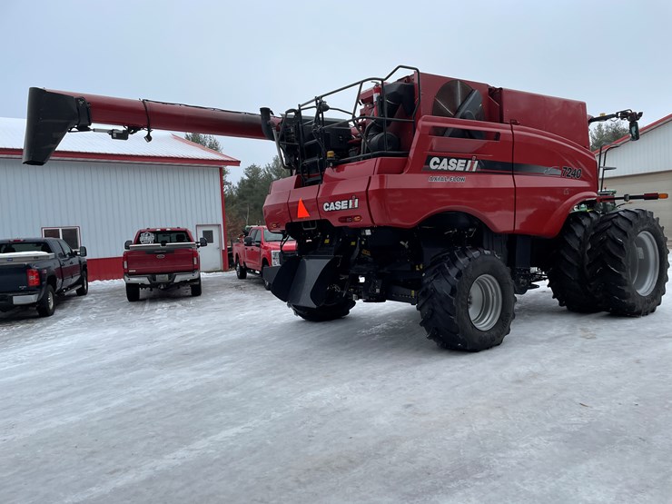 2017-case-ih-7240-image-7