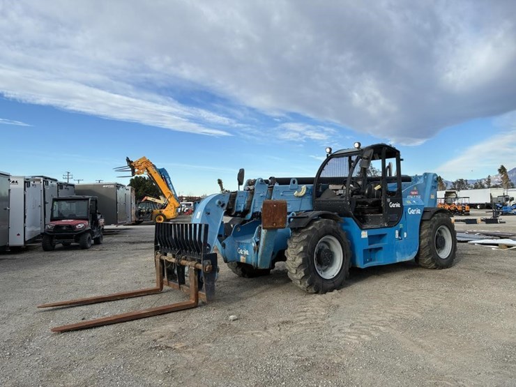 2015-genie-gth-10telescopic-reach-lift-image-1
