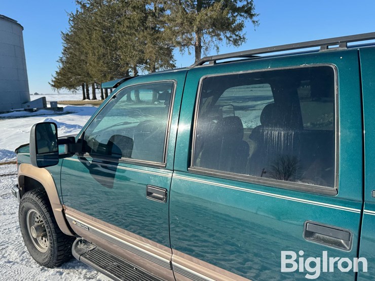 1996-chevrolet-suburban-1500-image-13