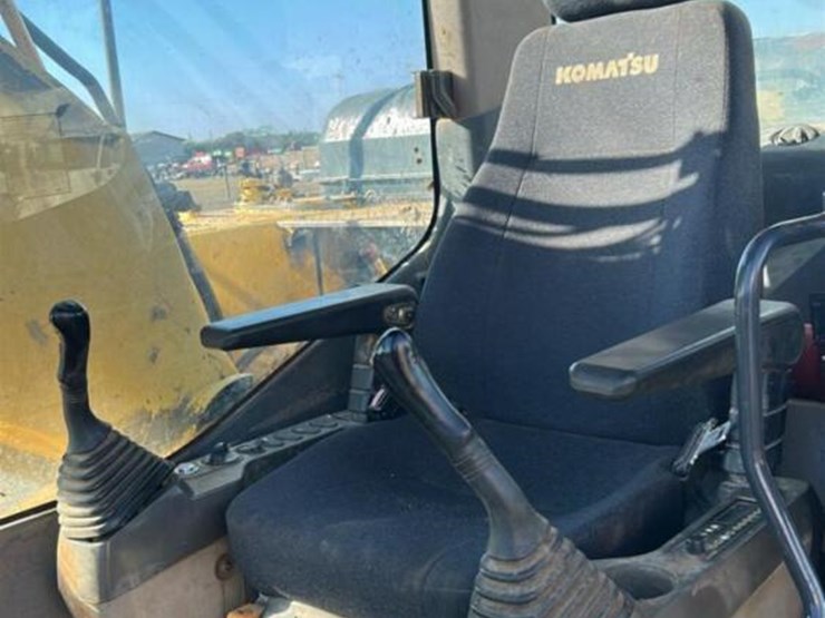komatsu-pc270-lc-image-15