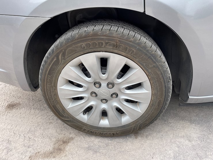 #111-•-2013-chrysler-200-(nm-title)-image-14