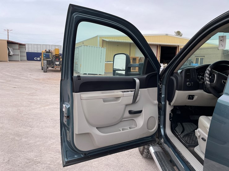 2011-chevrolet-silverado-2500hd-lt-image-47