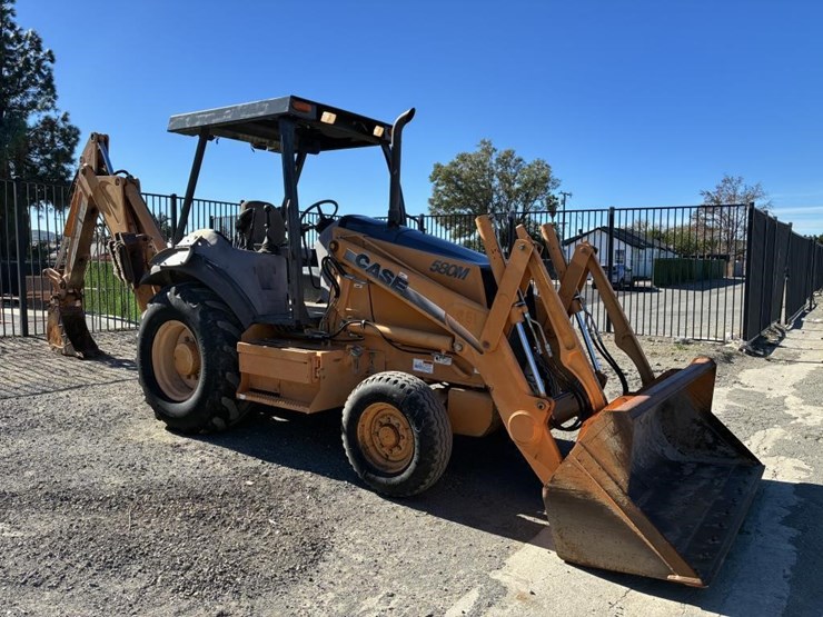 2004-case-580m-image-2