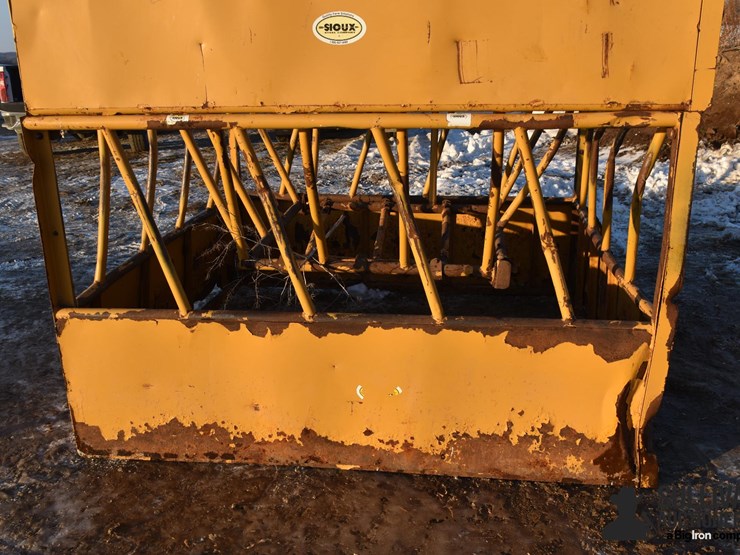 sioux-square-hay-max-feeder-image-9