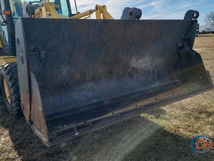 komatsu-wb146-image-8