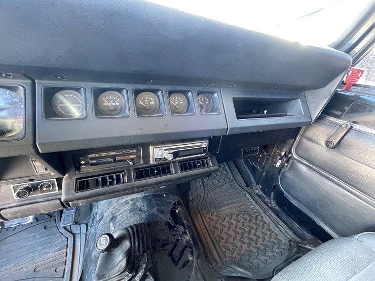 1995-jeep-wrangler-image-18