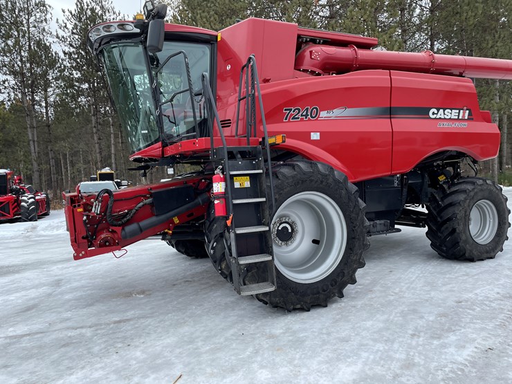 2017-case-ih-7240-image-14