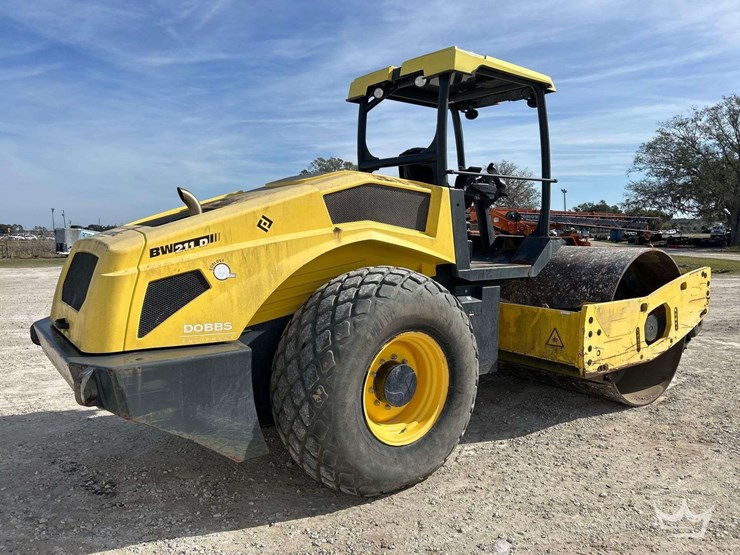2019-bomag-bw211d-5-image-3