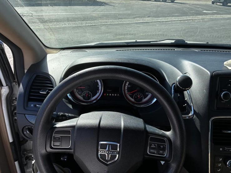 2015-dodge-caravan-image-14