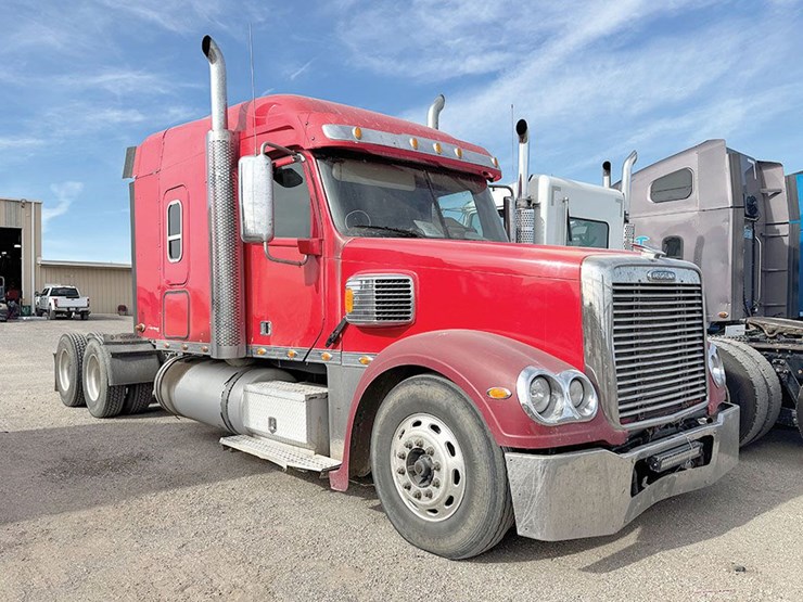2015-freightliner-coronado-image-1