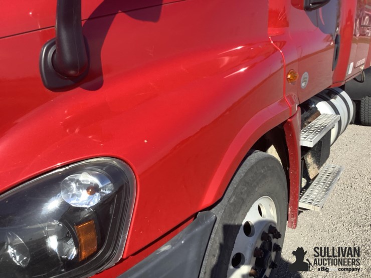 2018-freightliner-cascadia-125-image-17