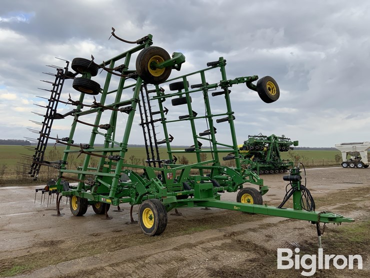 2021-john-deere-2430-image-3