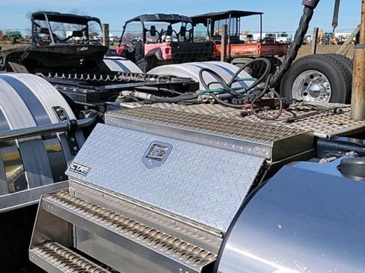 2020-kenworth-w900-image-8