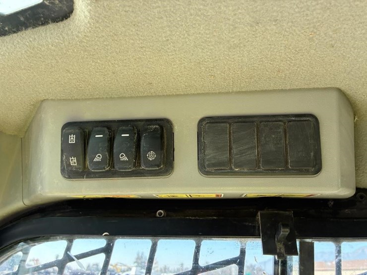 2024-caterpillar-259d3-image-18