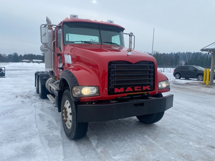#302-•-2009-mack-gu713-semi-tractor-(has-wi-title)-(mosinee,-wi)-image-3