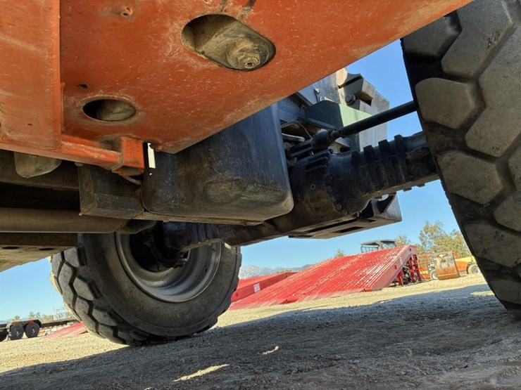 2006-jlg-g9-43a-image-13