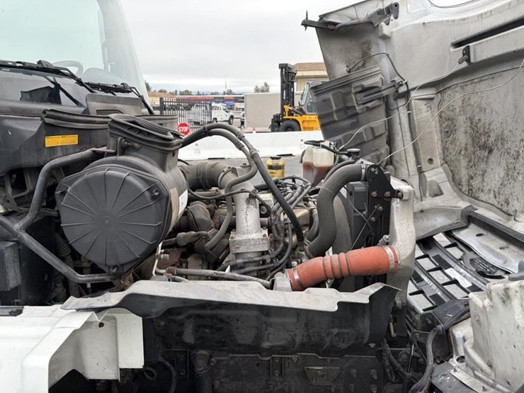 2016-hino-box-truck-image-9