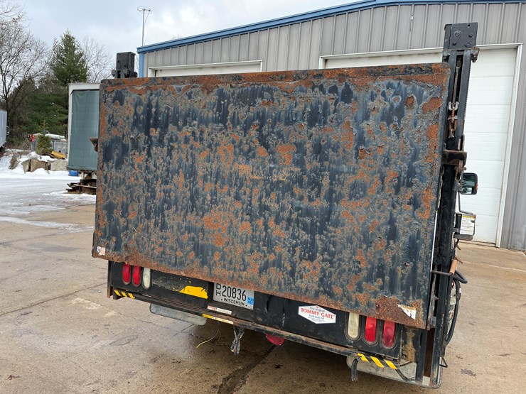 #350-•-12'-aluminum-flatbed-with-tommy-lift-gate-(custer,wi)-image-7