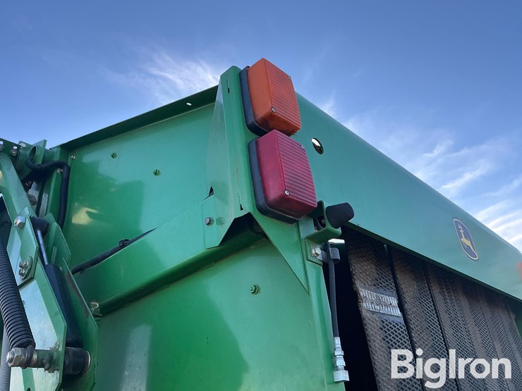 2010-john-deere-568-image-15