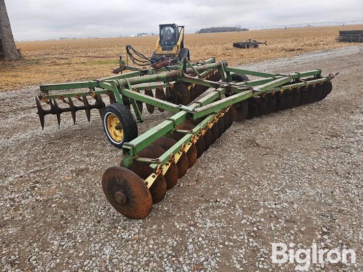 john-deere-bw-image-8