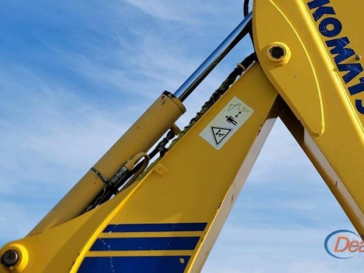 komatsu-wb146-image-17