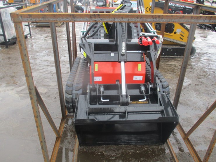 #6652-•-agt-lrt23-tracked-skidsteer-agt-lrt23-tracked-skid-steer-rato,-23-hp,-gasoline-engine-with-epa,,-bkt,-image-2