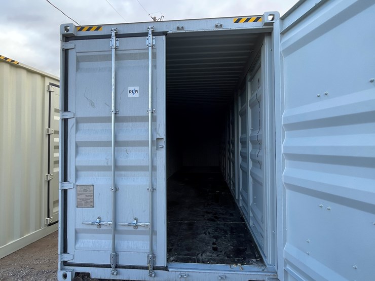 #200d-•-40'-container-image-70