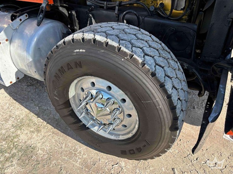 2000-peterbilt-378-image-40