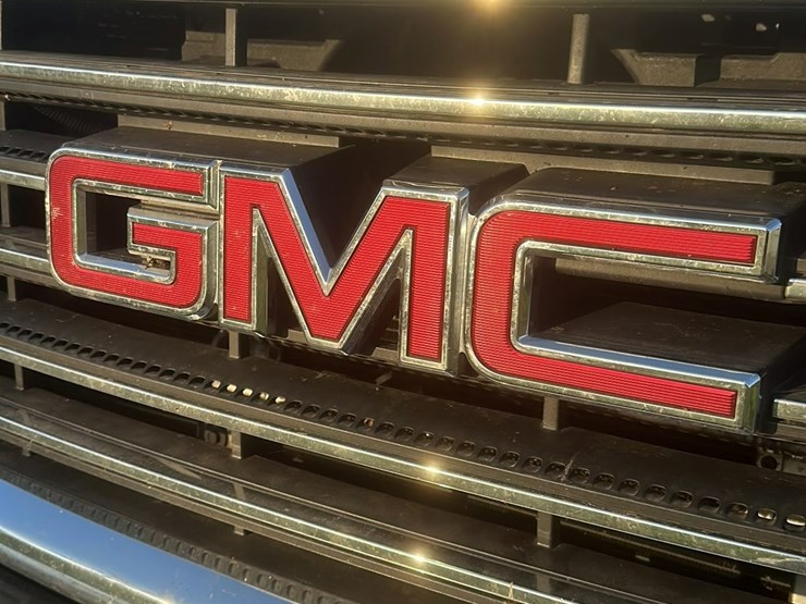 2015-gmc-3500-image-10