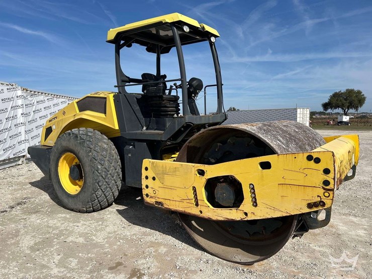 2019-bomag-bw211d-5-image-2