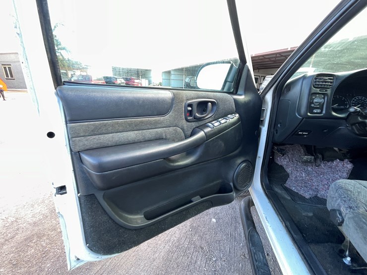 2002-chevrolet-s10-image-31