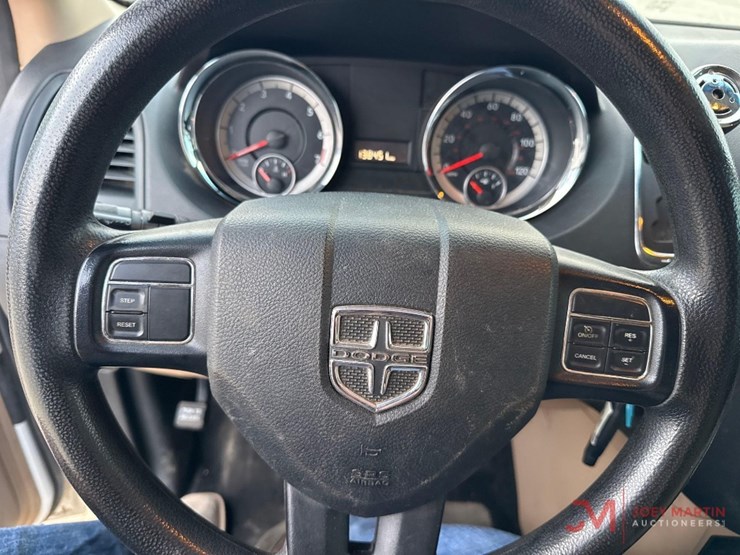 2015-dodge-grand-caravan-image-23