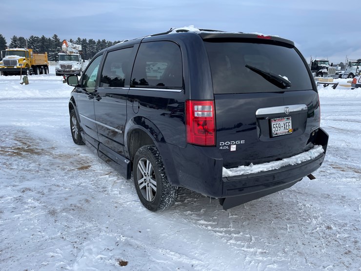 2010-dodge-grand-caravan-image-13